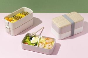 ovanifrån sammansättning mat japansk bento-låda foto