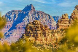 panorama bild över stor kanjon med blå himmel i arizona foto