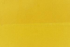 betong vägg bakgrund detalj - naturlig stuck yta målad i gul foto