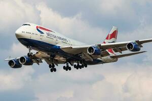 brittiskt luftvägarna boeing 747-400 g-civu passagerare plan landning på London heathrow flygplats foto