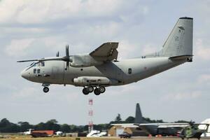 italiensk luft tvinga Leonardo c-27j spartansk mm62223 transport plan ankomst och landning för riat kunglig internationell luft tatuering 2018 flyguppvisning foto