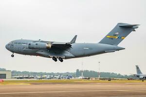 förenad stater luft tvinga usaf boeing c-17 globmaster iii 07-7188 transport plan ankomst och landning för riat kunglig internationell luft tatuering 2018 flyguppvisning foto