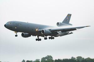 förenad stater luft tvinga usaf kc-10a förlängare 87-0120 transport tankfartyg plan ankomst och landning för riat kunglig internationell luft tatuering 2018 flyguppvisning foto