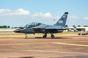 Leonardo alenia aermacchi m-346 bemästra cpx622 tränare jet flygplan ankomst och taxning för riat kunglig internationell luft tatuering 2018 flyguppvisning foto