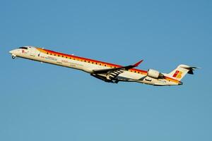 iberia regional luft nostrum bombardier crj-1000 ec-lpn passagerare plan avresa på madrid barajas flygplats foto