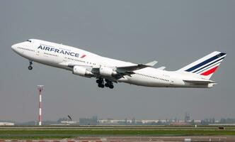luft Frankrike boeing 747-400 f-gith passagerare plan avresa och ta av på paris charles de gaulle flygplats foto