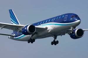 azal azerbaijan flygbolag boeing 787-8 dreamliner vp-bbs passagerare plan landning på istanbul ataturk flygplats foto