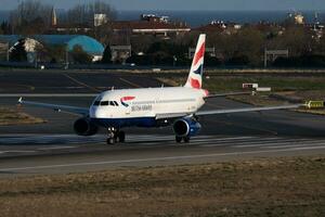 brittiskt luftvägarna flygbuss a320 g-euuk passagerare plan avresa på istanbul ataturk flygplats foto