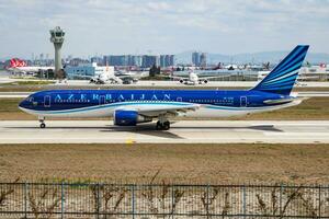 azal azerbaijan flygbolag boeing 767-300 4k-az81 passagerare plan avresa på istanbul ataturk flygplats foto