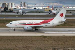 luft algeriet boeing 737-600 7t-vjr passagerare plan avresa på istanbul ataturk flygplats foto