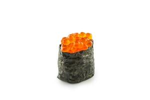 gunkan sushi med lax kaviar japansk traditioanl mat. foto