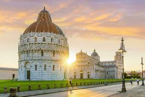 de känd lutande torn i pisa, Italien foto