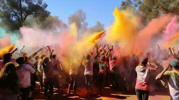 människor fira de holi festival av färger foto