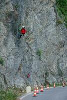 klättrare placering säkerhet nät till undvika faller stenar foto