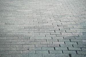 närbild bild av gångväg grå stenläggning plattor material, selektiv fokus.