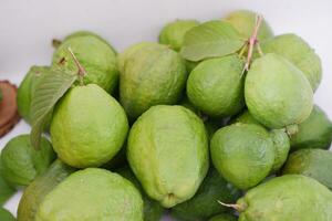 stänga upp av färsk guava frukt i de marknadsföra, thailand. foto