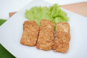 tempe goreng friterad tempeh indonesiska vegetarian mat foto