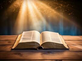 öppen bibel med solljus foto