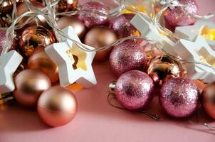 jul bollar för jul träd dekorationer. jul bakgrund för vykort foto
