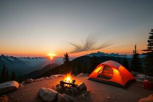 camping tält hög i de bergen på solnedgång foto