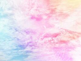skönhet abstrakt ljuv pastell mjuk rosa och blå med fluffig moln på himmel. mång Färg regnbåge bild. fantasi växande ljus foto