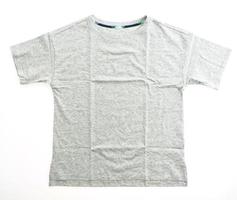 grå t-shirt på vitt foto