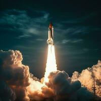en Plats raket är lanserades in i de natt himmel. foto