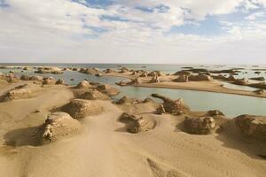 vind erosion terräng landskap, yardang landform. foto