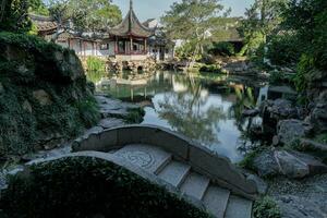 gammal arkitektur i de suzhou trädgård i Kina. foto