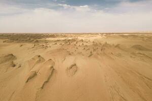 torrhet landa med erosion terräng, geomorfologi bakgrund. foto