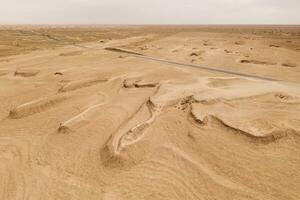 torrhet landa med erosion terräng, geomorfologi bakgrund. foto