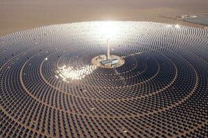 solceller kraft generation, sol- termisk kraft station i dunhuang, Kina. foto