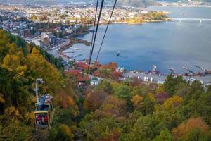 Flygfoto över sjön kawaguchiko nära berget Fuji, Japan foto