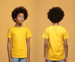 främre och tillbaka visningar av en liten pojke bär en gul t-shirt. ai genererad foto