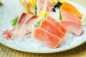 rå och färsk sashimi fisk kött foto