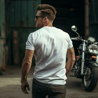 ai generativ Foto av en man på de cykel bär en enkel vit t-shirt vänd bakåt