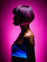 Foto av skön kvinna med kort hår och blandad rosa neon ljus, generativ ai