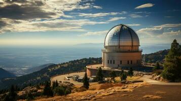 enorm astronomisk observatorium mot de blå himmel. foto