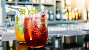 iced cocktails dricker glas foto