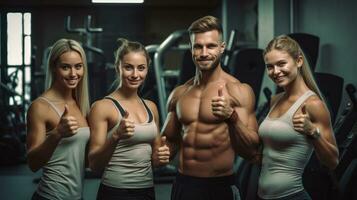 en grupp av Lycklig människor Framställ i en Gym foto