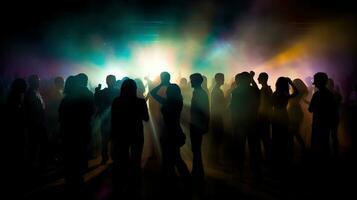 fest folkmassan silhuett på en disko lampor bakgrund. ai generativ foto