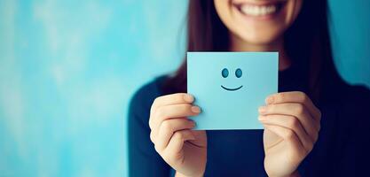 leende kvinna innehav en kort med en smiley ansikte. positiv begrepp. ai genererad foto