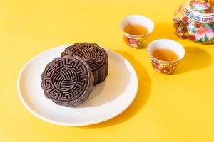 kinesisk månekaka mörk choklad smak för mitten av hösten festival foto