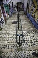 trappor i alfama-distriktet, Lissabon foto