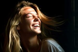 en kvinna med lång blond hår är skrattande generativ ai foto