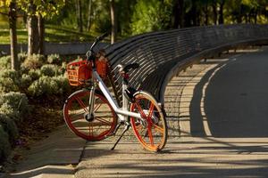 hyra cykel i madrid rio park, madrid sapin foto