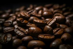 kaffe bönor på en mörk bakgrund foto
