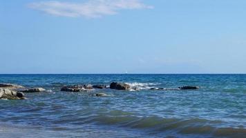 kalkstenar på delikli koy beach foto