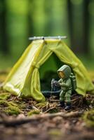 komedi i vildmark - vandrarens rolig försök på leksak tält pitching ai generativ foto