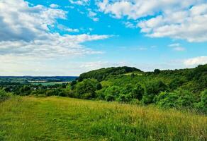 skön låg vinkel se av brittiskt landskap och landsbygden foto